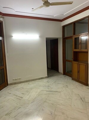 Room in 3 BHK Builder Floor at Sarvodaya Enclave – for Rent