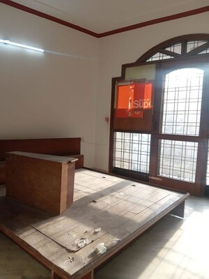 Room in 3 BHK Builder Floor at Sarvodaya Enclave – for Rent