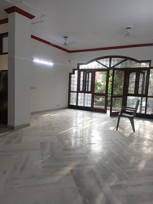 Room in 3 BHK Builder Floor at Sarvodaya Enclave – for Rent