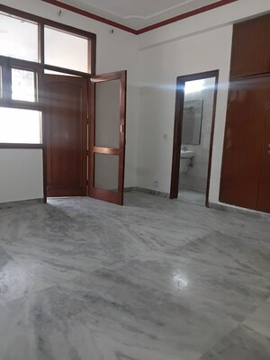 Room in 3 BHK Builder Floor at Sarvodaya Enclave – for Rent