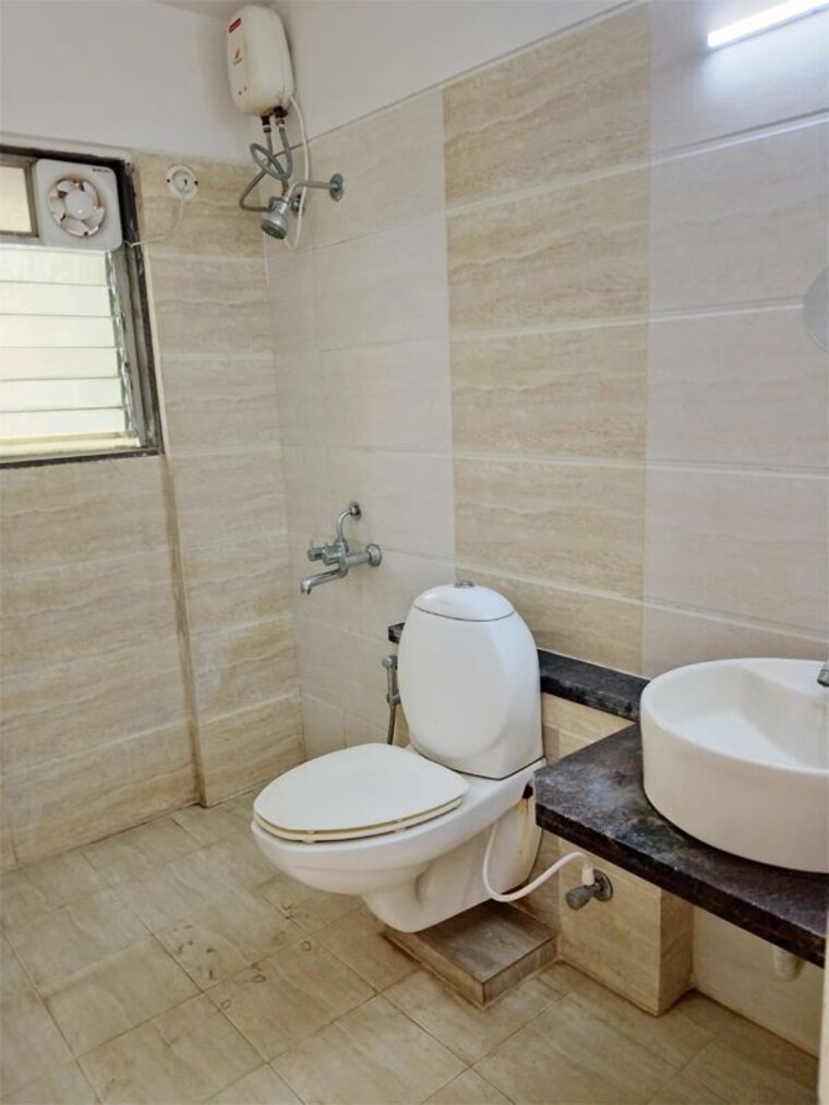 Bathroom, vishwakarma-vedant 3 Bedroom 1500 Sq.Ft. Apartment In Undri Pune 10591648