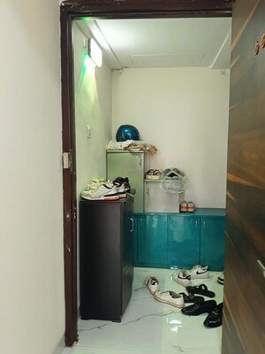 Furnished Amenities in 2 BHK Apartment at Yash Trinity, Dadar West – for Rent
