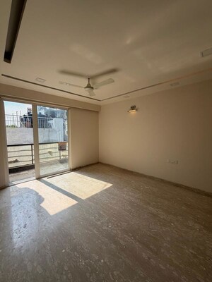 Room in 4 BHK Builder Floor at Panchsheel Park – for Rent