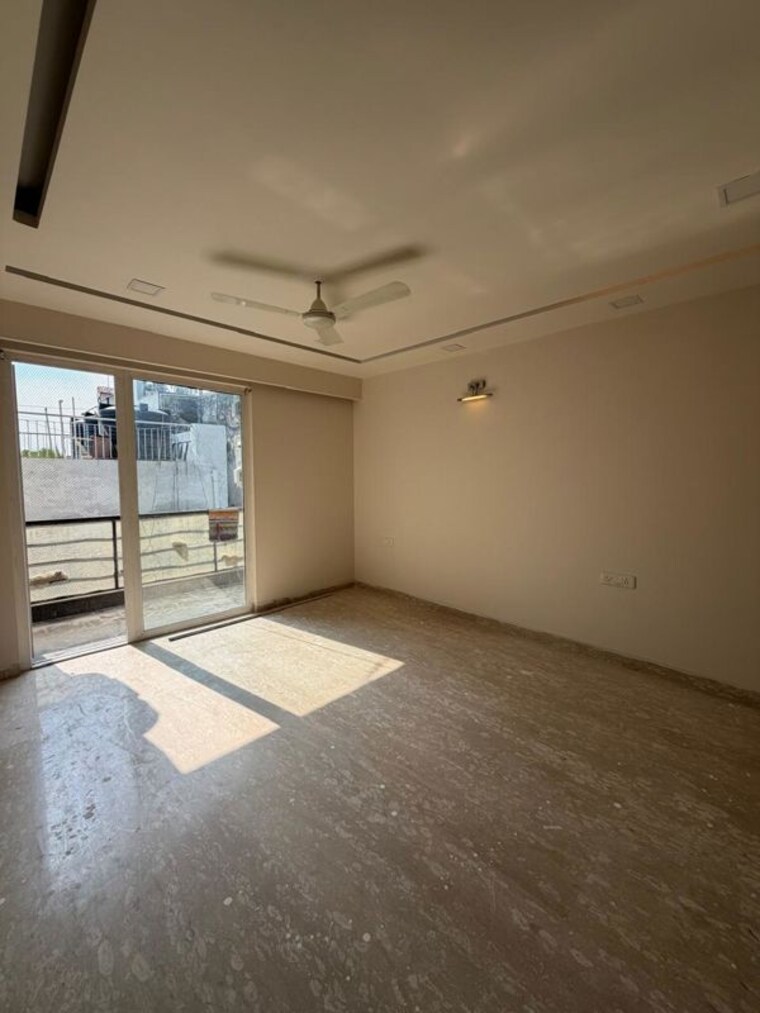 Room, panchsheel park 4 Bedroom 300 Sq.Yd. Builder Floor In Panchsheel Park Delhi 10631961