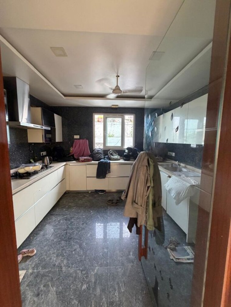 Kitchen, panchsheel park 4 Bedroom 300 Sq.Yd. Builder Floor In Panchsheel Park Delhi 10631961