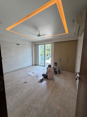 Room in 4 BHK Builder Floor at Panchsheel Park – for Rent