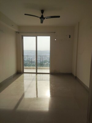 Room in 3 BHK Apartment at DLF Express Greens, Manesar Sector 1a – for Sale