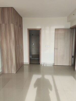 Room in 3 BHK Apartment at DLF Express Greens, Manesar Sector 1a – for Sale