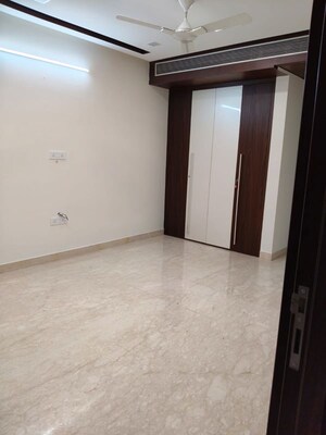 Room in 3 BHK Builder Floor at Greater Kailash I – for Rent