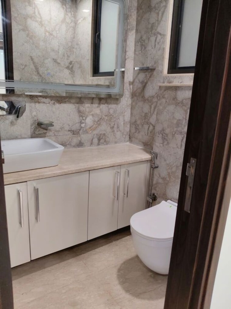 Bathroom, greater kailash i 3 Bedroom 230 Sq.Yd. Builder Floor In Greater Kailash I Delhi 10631973