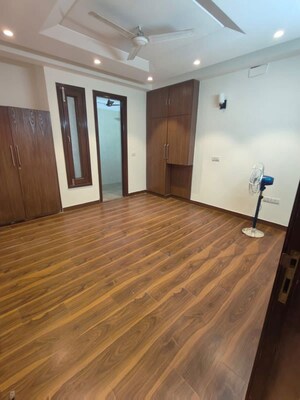 Room in 3 BHK Builder Floor at Kailash Colony – for Rent