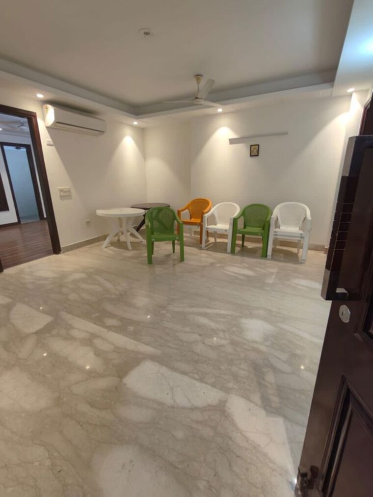 Bedroom, kailash colony 3 Bedroom 160 Sq.Yd. Builder Floor In Kailash Colony Delhi 10631983
