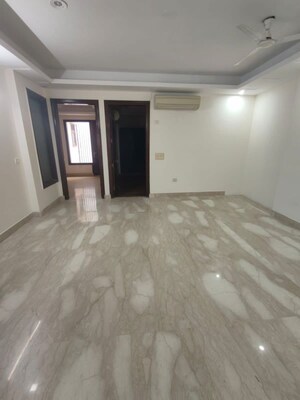 Room in 3 BHK Builder Floor at Kailash Colony – for Rent
