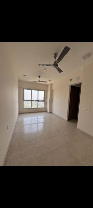 Room in 2 BHK Apartment at Piramal Vaikunth, Balkum Pada – for Rent