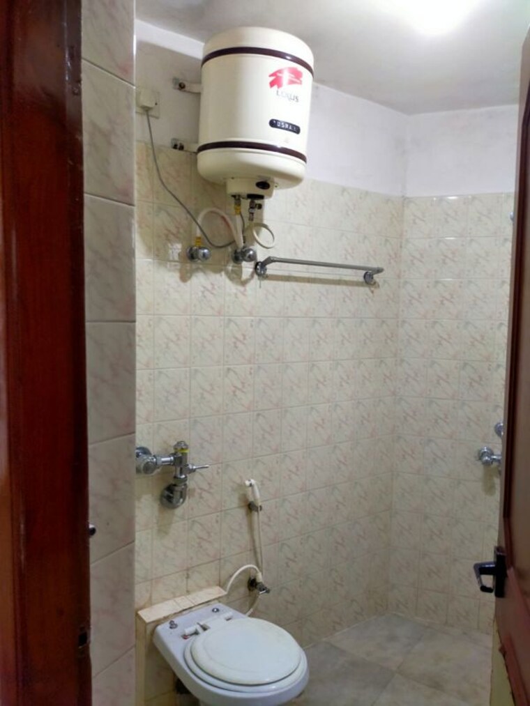 Bathroom, neeladri-mahal 4 Bedroom 2800 Sq.Ft. Apartment In Jayamahal Extn Bangalore 10631997