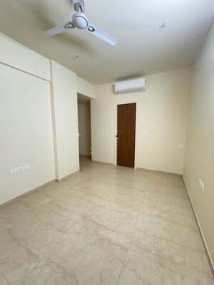 Room in 3 BHK Apartment at Lodha Sterling, Kolshet Road – for Rent