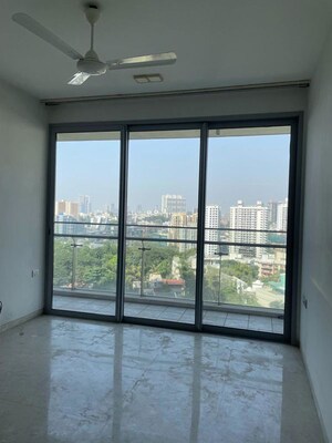 Room in 3 BHK Apartment at Oberoi Realty Exquisite, Goregaon East – for Rent