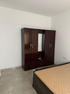 Room in 2 BHK Apartment at Sheth Vasant Oasis, Andheri East – for Rent