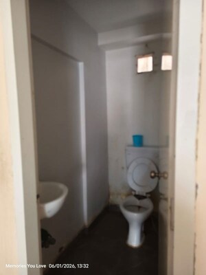 Bathroom in  Shop at Pandri – for Rent