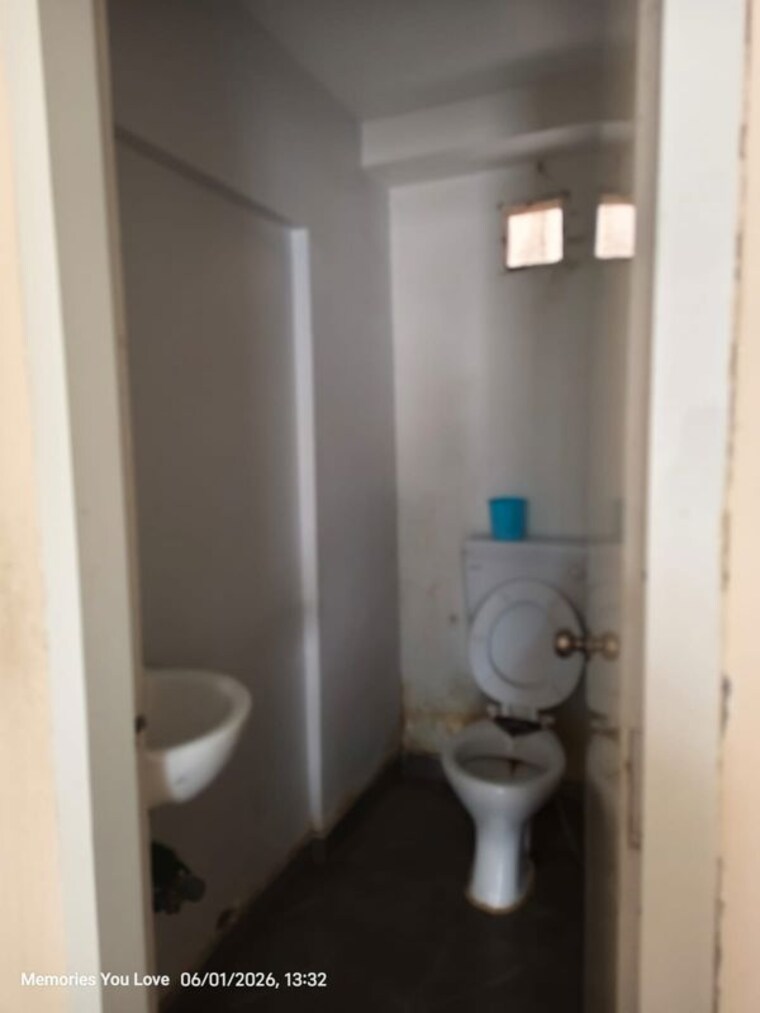 Bathroom, pandri Commercial Shop 1000 Sq.Ft. In Pandri Raipur 10632075