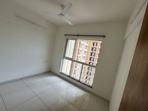 2 BHK Apartment For Rent in Godrej Upavan, Themghar