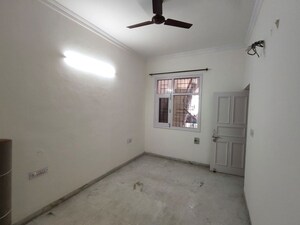 Room in 3 BHK Builder Floor at Sector 43 – for Rent