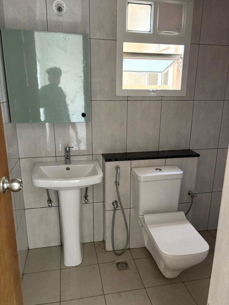 Bathroom, prestige-finsbury-park-hyde 2 Bedroom 999 Sq.Ft. Apartment In Bagaluru Bangalore 10632150