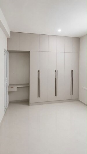 Room in 4 BHK Apartment at L&T Raintree Boulevard, Hebbal – for Rent