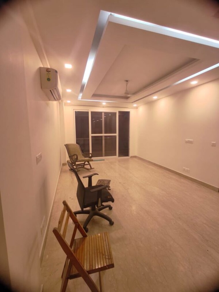 Room, shivalik colony 3 Bedroom 200 Sq.Yd. Builder Floor In Shivalik Colony Delhi 10632170
