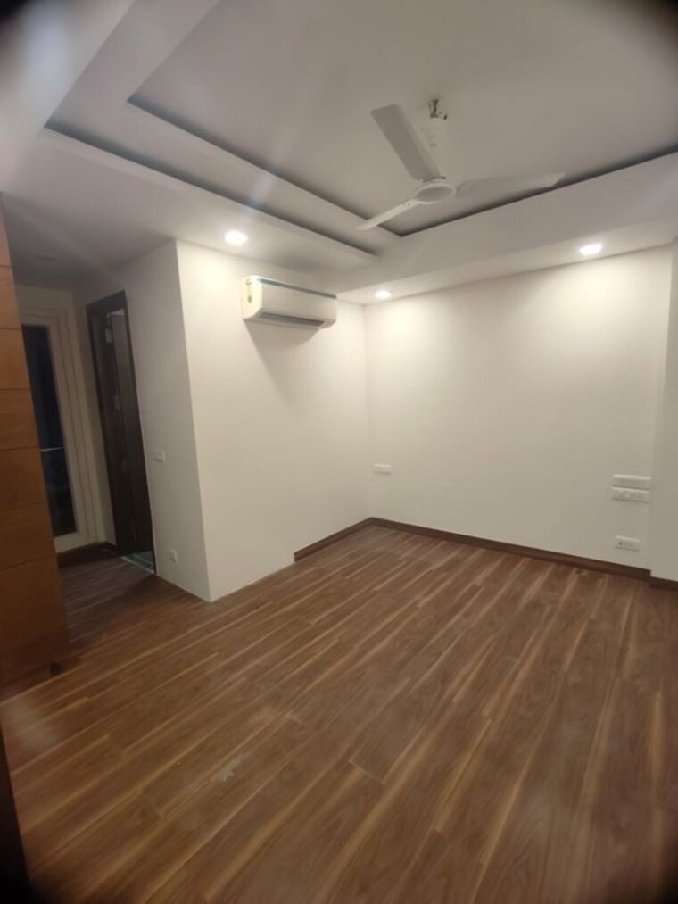 Room, shivalik colony 3 Bedroom 200 Sq.Yd. Builder Floor In Shivalik Colony Delhi 10632170