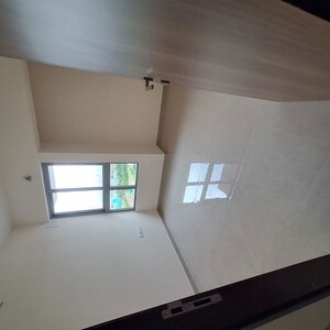 Room in 2 BHK Apartment at Piramal Vaikunth, Balkum Pada – for Rent