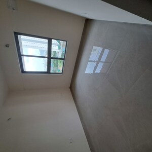 Room in 2 BHK Apartment at Piramal Vaikunth, Balkum Pada – for Rent