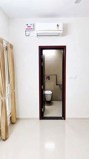 Room in 4 BHK Apartment at LnT Raintree Boulevard, Hebbal – for Rent