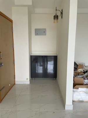 Room in 3 BHK Apartment at Mantri Lithos, Thanisandra – for Rent