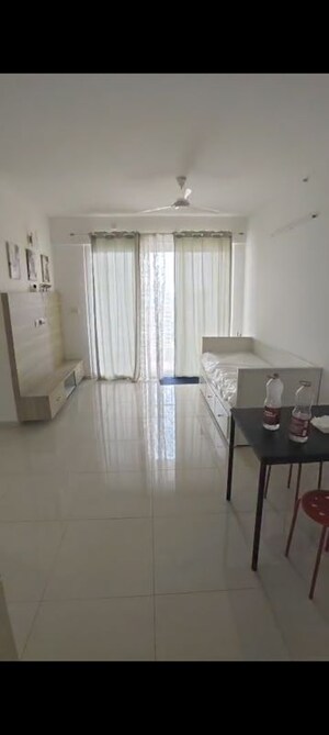 2 BHK Apartment For Rent in Godrej Aqua, International Airport Road