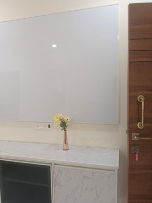 Furnished Amenities in 2 BHK Apartment at Alkapuri – for Rent