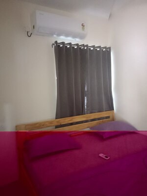 Bedroom in 2 BHK Apartment at Alkapuri – for Rent