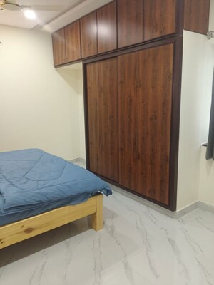 Bedroom in 2 BHK Apartment at Alkapuri – for Rent