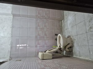 Bathroom in 1.5 BHK Builder Floor at Mayur Vihar – for Rent