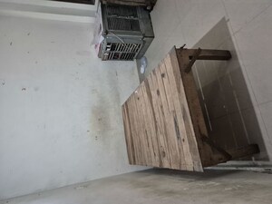 Living Room in 1.5 BHK Builder Floor at Mayur Vihar – for Rent