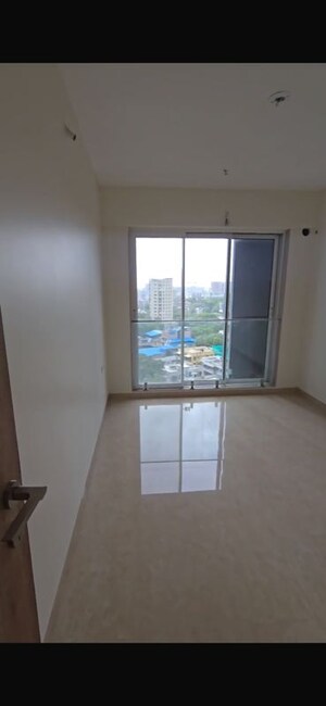 Room in 3 BHK Apartment at Dosti Mezzo 22, Sion East – for Rent
