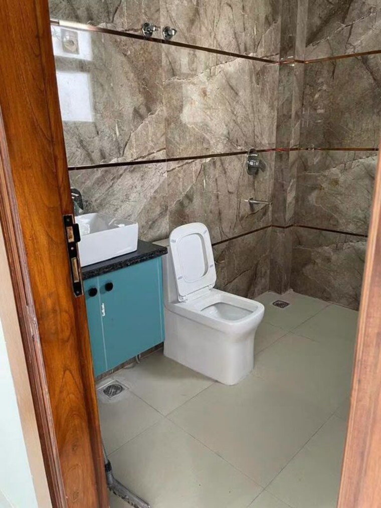 Bathroom, chattarpur 1 Bedroom 500 Sq.Ft. Apartment In Chattarpur Delhi 10632486