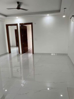 Room in 1 BHK Apartment at Chattarpur – for Rent