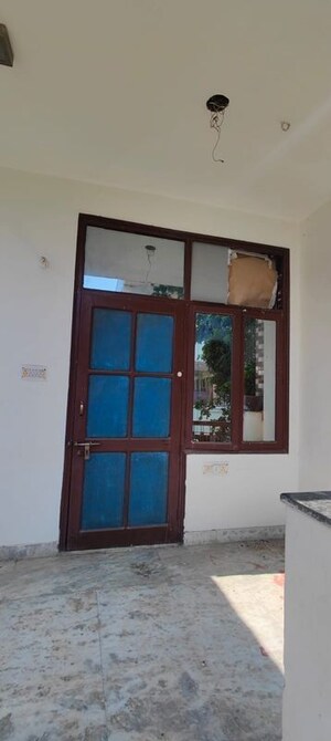 Room in  Builder Floor at Palam Vihar – for Rent