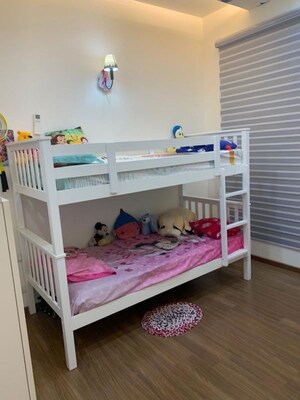 Bedroom in 3.5 BHK Apartment at Orchid Petals, Sector 49 – for Rent