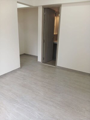Room in 2 BHK Apartment at Piramal Aranya, Byculla – for Rent