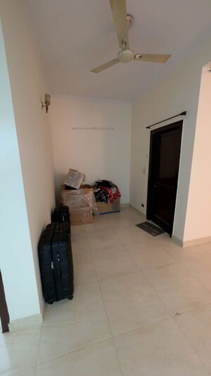 Room in  Builder Floor at Palam Vihar – for Rent