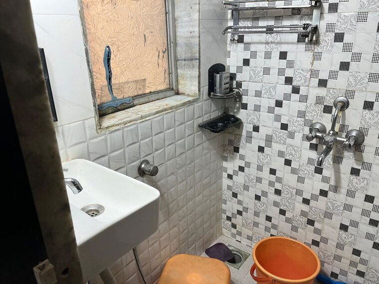 Bathroom, sanpada sector 1 1 Bedroom 450 Sq.Ft. Apartment In Sanpada Sector 1 Navi Mumbai 10632551