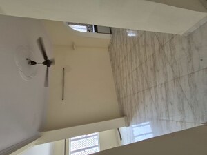 Room in 3.5 BHK Builder Floor at Mayur Vihar – for Rent