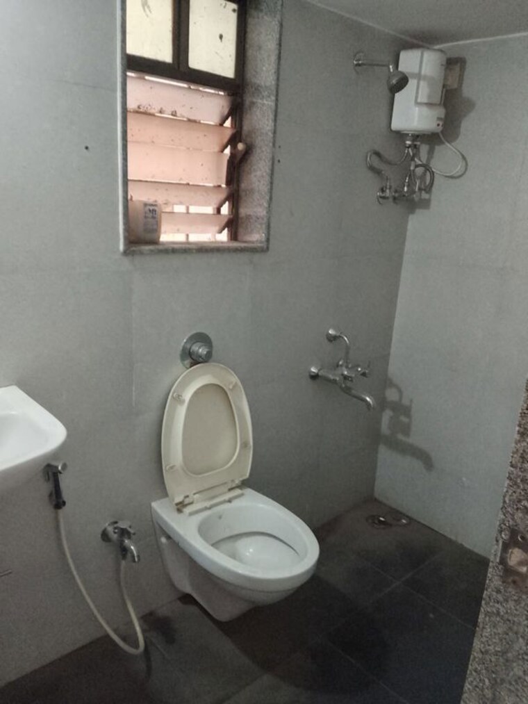 Bathroom, shree-niketan 2 Bedroom 645 Sq.Ft. Apartment In Kandivali West Mumbai 10632565